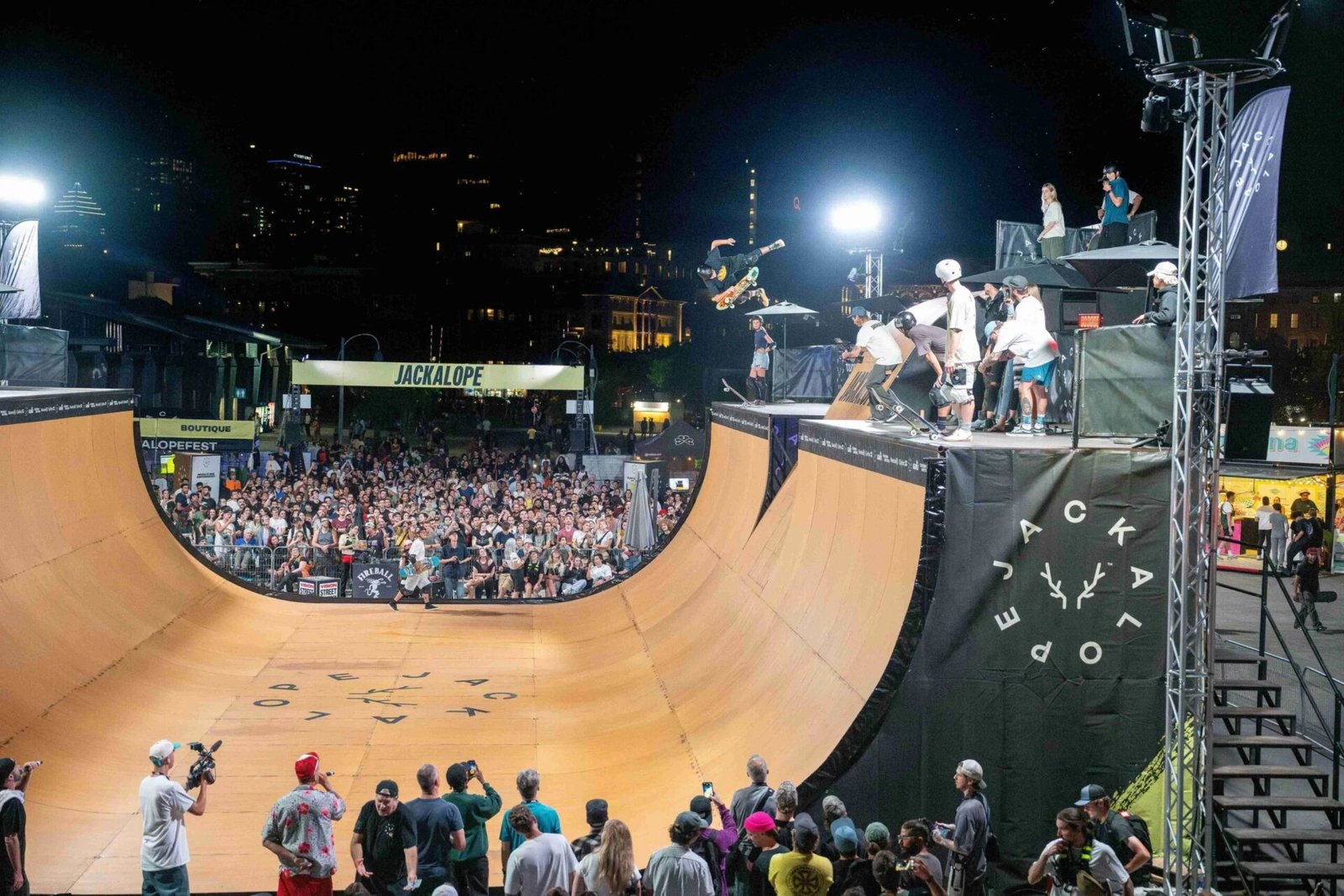 Un soutien de 110 000 $ pour le Festival JACKALOPE 2025, l’événement extrême qui fait vibrer le Vieux-Port de Montréal ! 🛹🧗‍♂️🔥