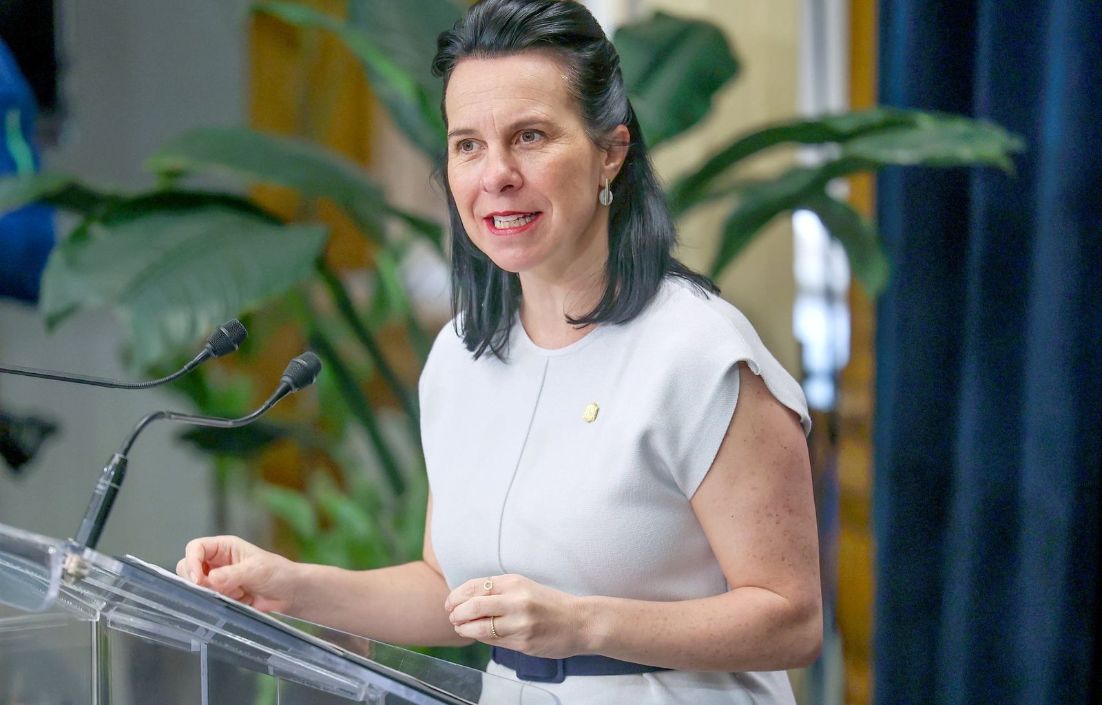 Valérie Plante lhéritage contrasté dune pionnière entre fierté verte et défis inachevés Héritage contrasté pour Valérie Plante : découvrez le bilan complet de ses 8 années à la mairie de Montréal. 🔍 #PolitiqueMTL